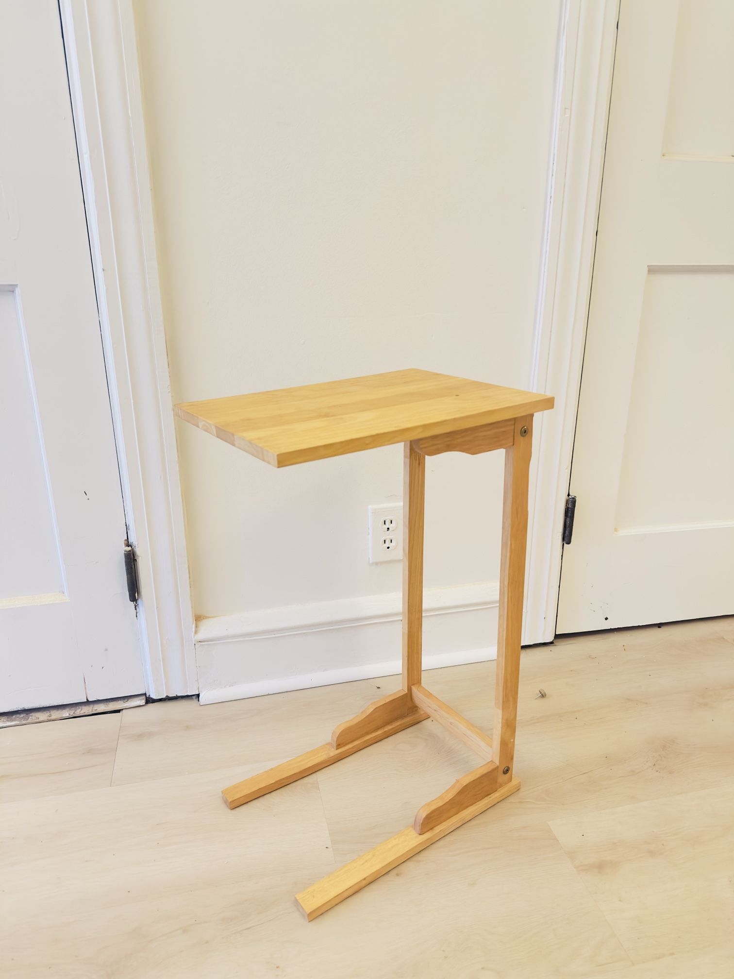 bamboo C-shaped sofa side table tray Mesita de madera pequena