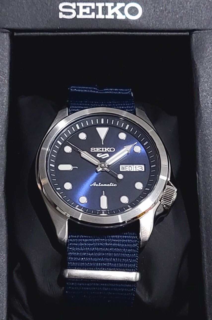 Seiko 5 " DressKX " Blue Sunburst Dial Japanese Automatic Everyday Watch plus Extra 3 Straps Included