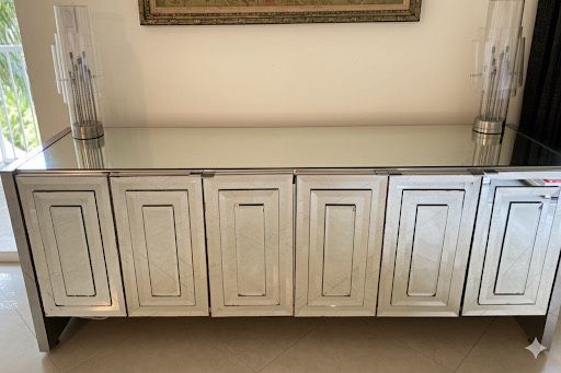 Large mirrored console