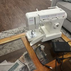Singer Sewing Machine 