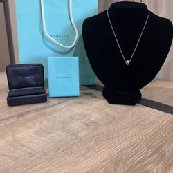 Tiffany & Co. Sterling Silver Knot Pendant Necklace – Authentic – Full Set
