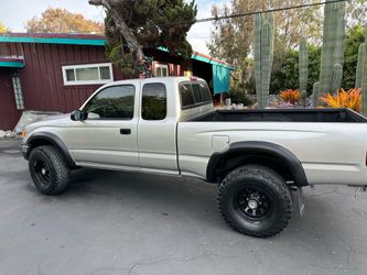 1 owner Toyota tacoma 2002 manual 4x4  v4