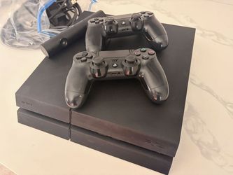 Sony PlayStation 4 (500GB) Bundle – 2 Controllers + PS4 Motion/Dance Camera V2