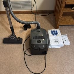 Miele Classic C1 Pure Suction PowerLine Vacuum With Replacement Bags And Filter