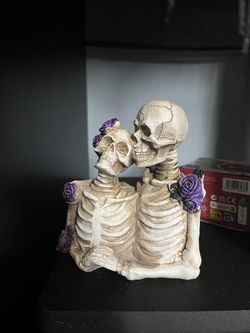 Kissing Skeleton Couple Figurine with Purple Roses