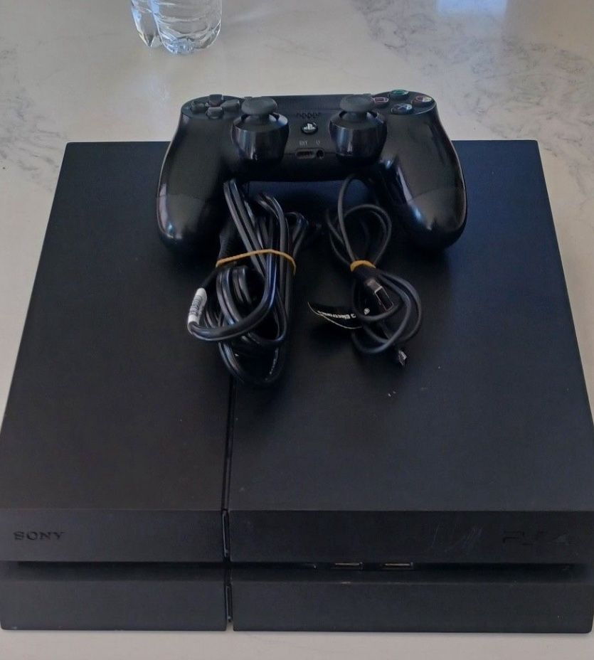PS4 for Sale in good condition