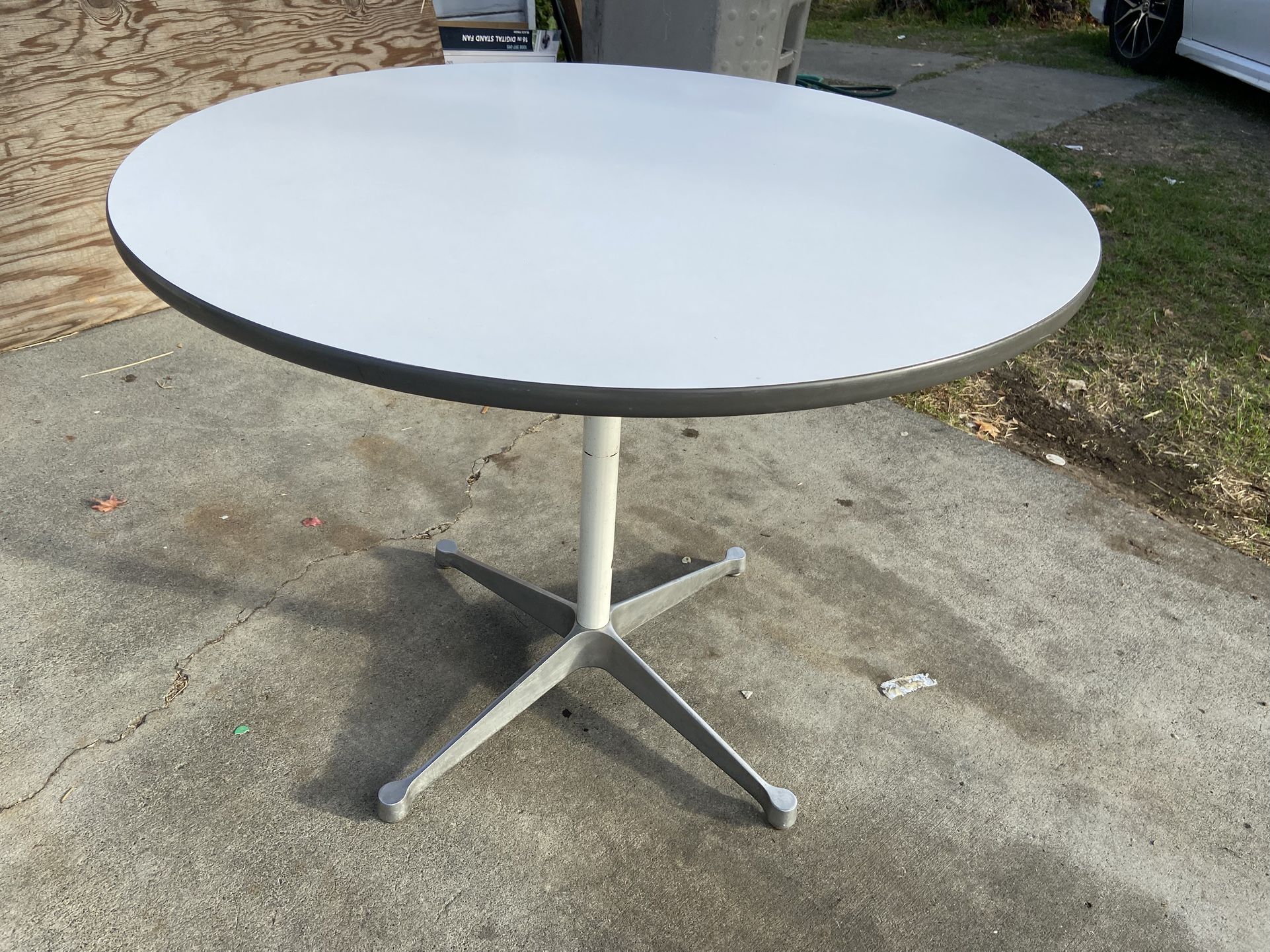 Vintage Herman Milller Eames Round Table 36”/36”/28.5