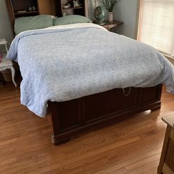 Full size wooden bed
