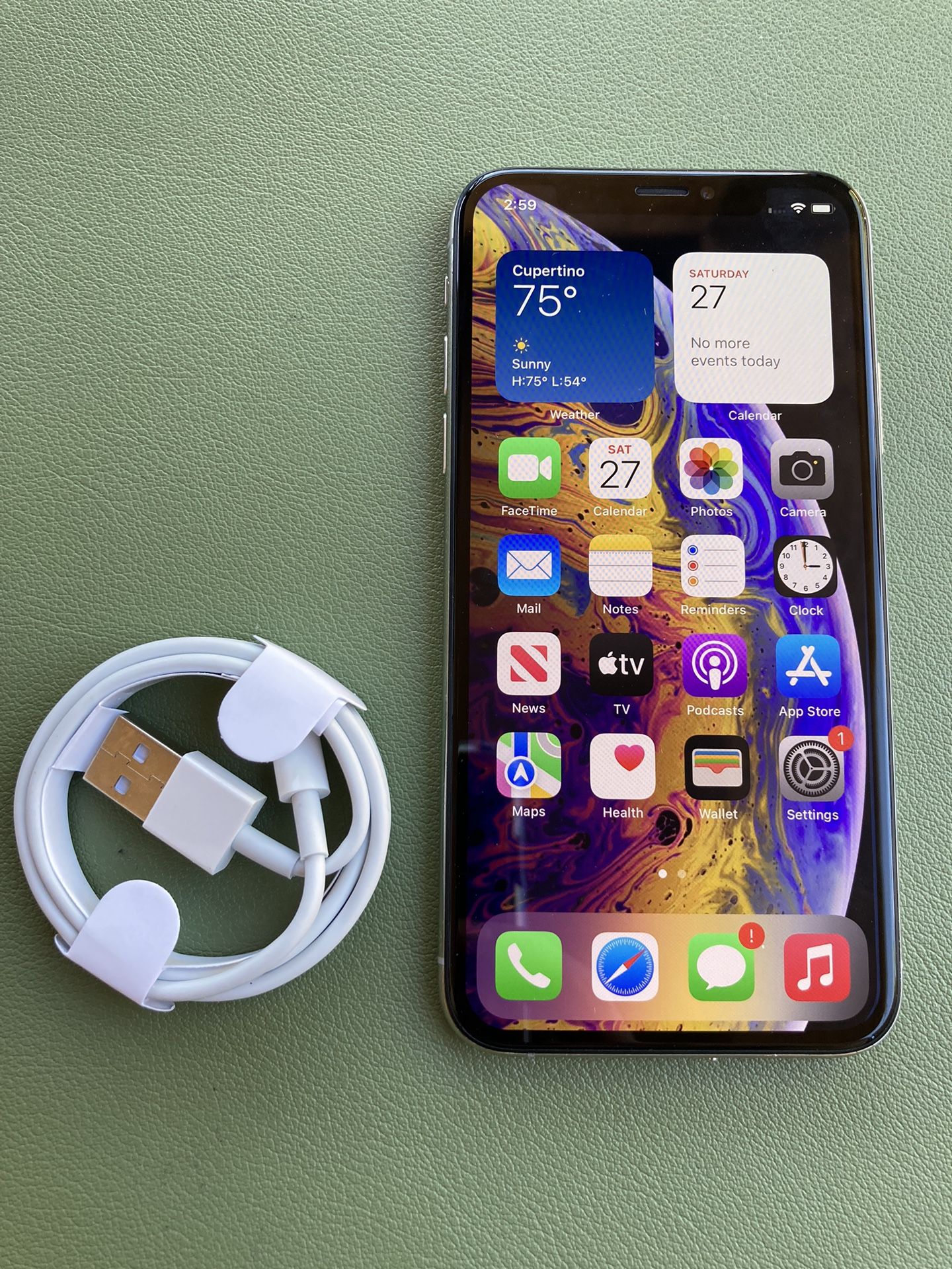 Iphone XS. Like New And Unlocked!