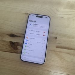 Apple iPhone 15 Pro / 256GB / Unlocked