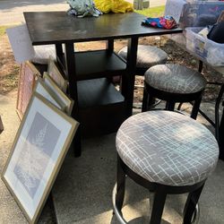 Pub style Table With 4 stools