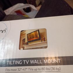 Hilton TV Wall Mount 32 To 47 Inches Holds 80 Lb I Think It's Brand New $25 From It's Made By On