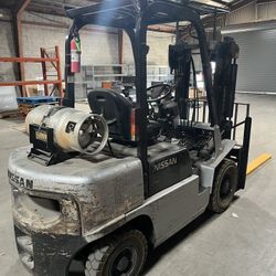 Nissan Forklift With Extensions