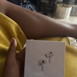Airpods Airpods Airpods !