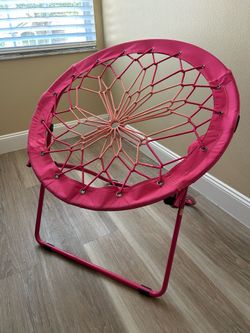 Pink bungee spider web round folding chair