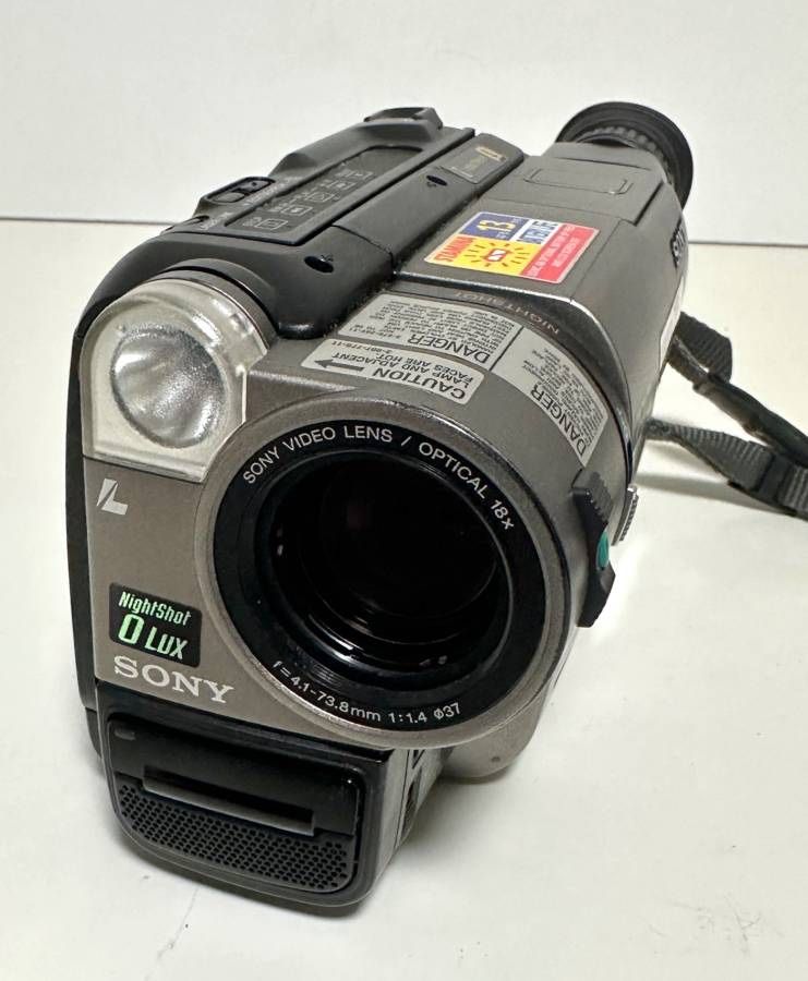 Sony CCD TRV43 NTSC Stereo Hi8 8mm Handycam Video Camera Recorder VCR Player With Accessories