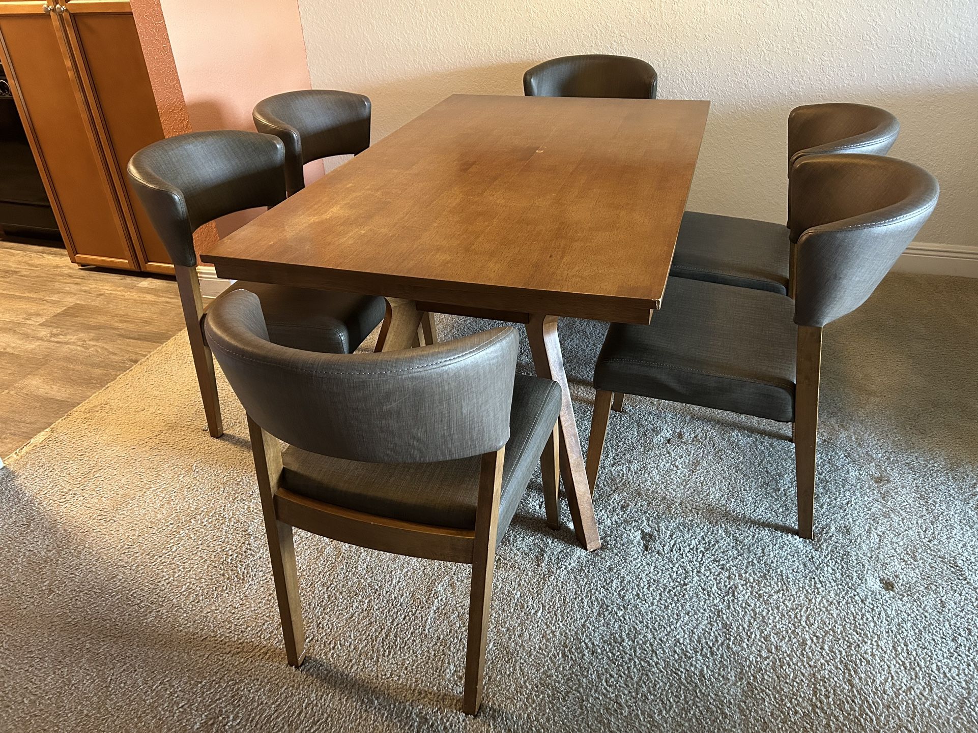 Wood Dining Room Table & 6 Chairs