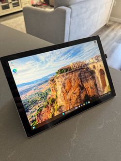 💻 Microsoft Surface Pro 5 – Intel i7 – 16GB RAM – 512GB SSD