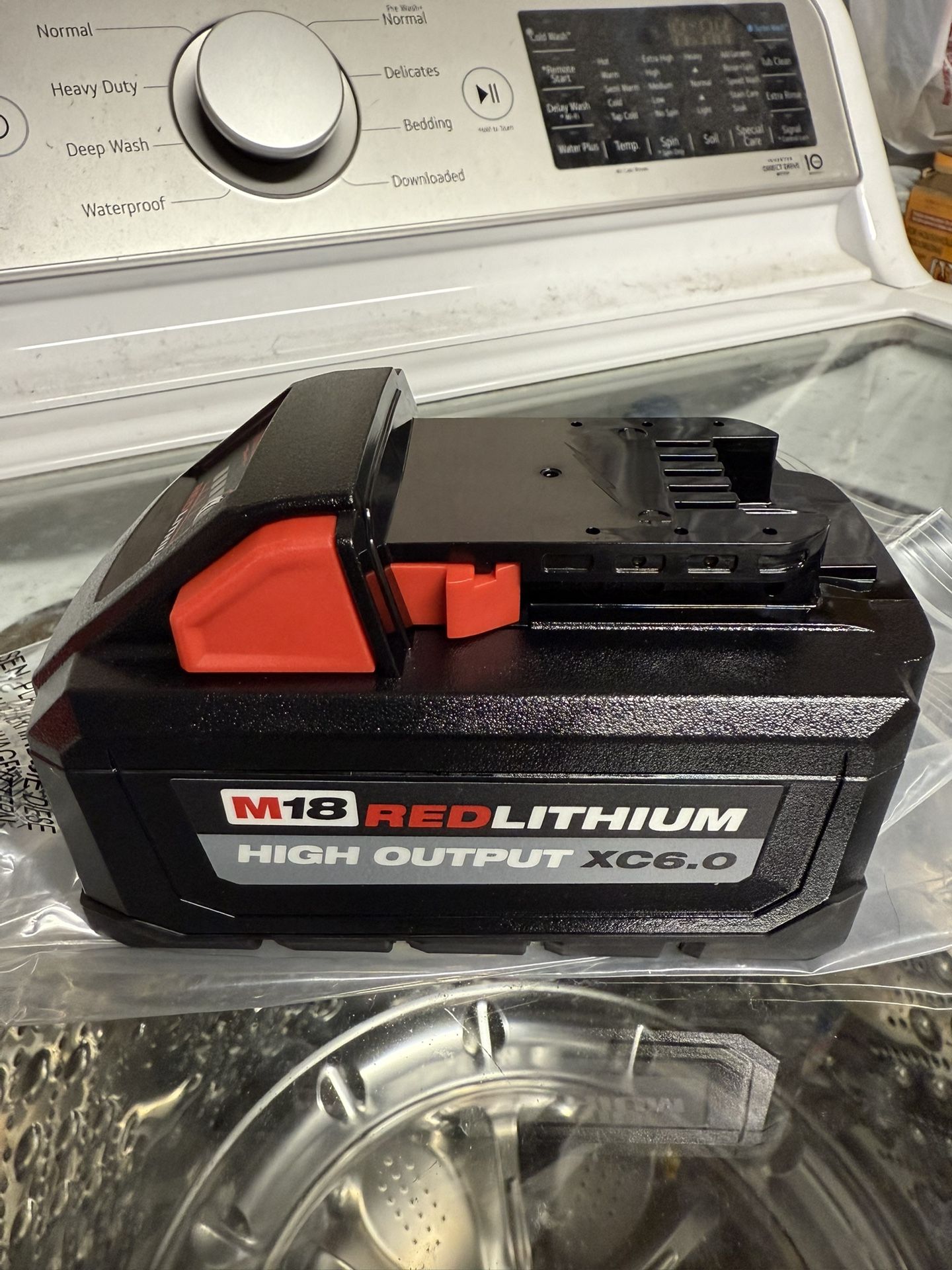 M18 18-Volt Lithium-Ion High Output Live Chat Battery Pack 6.0Ah