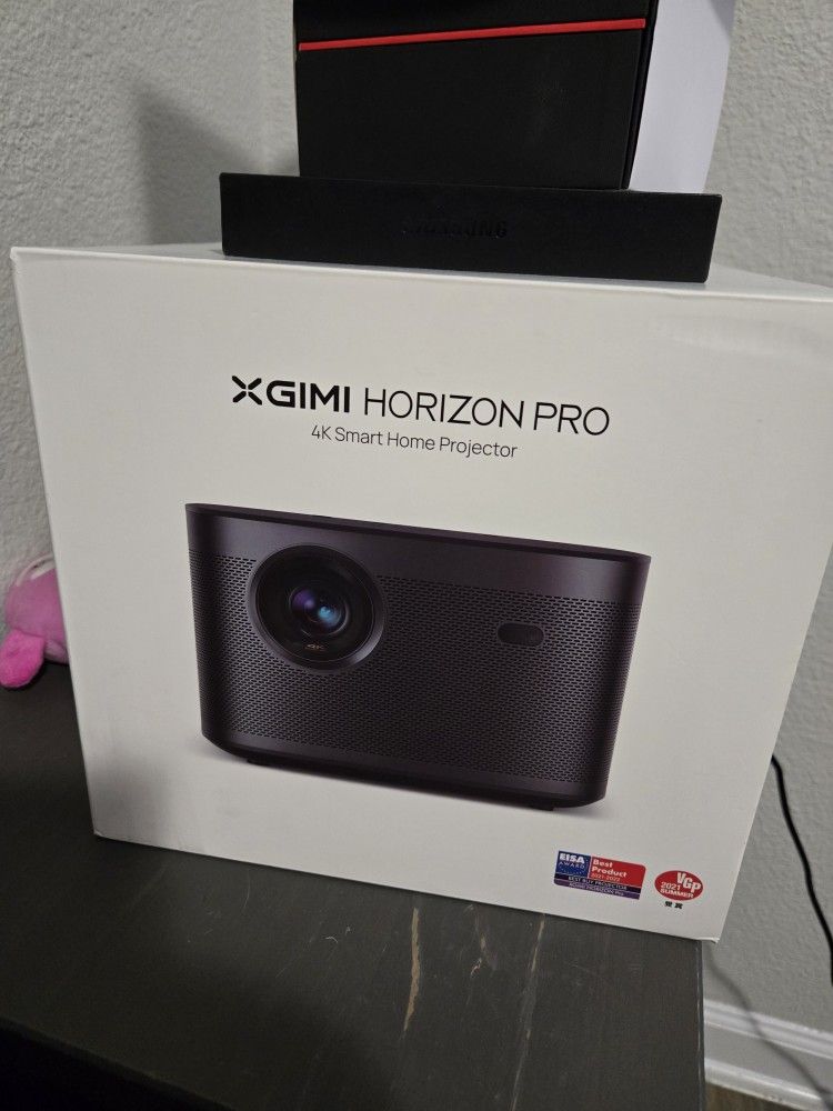 XGIMI HORIZON PRO 4K EXCELLENT CONDITIONS