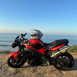 Triumph speed triple 1050