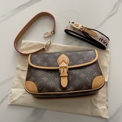 Women's Louis Vuitton Diane Crossbody Bag