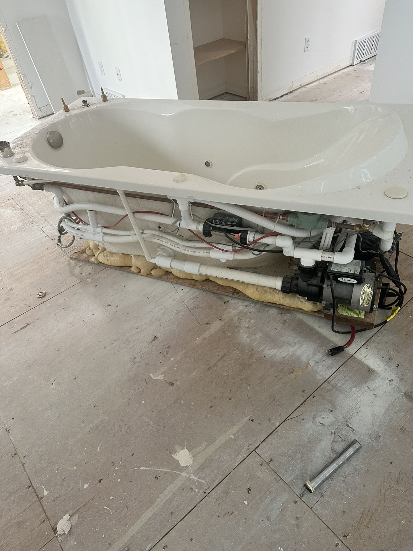 Practically New Jacuzzi Bathtub