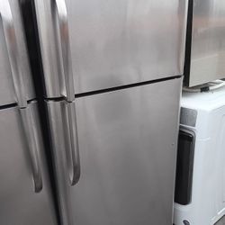 GE Stainless Steel Refrigerator/Freezer 