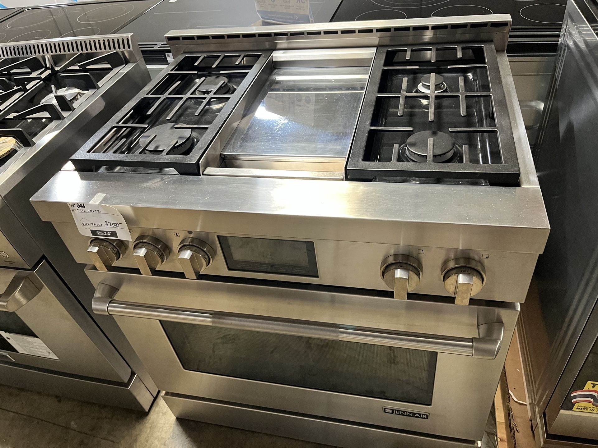 JENNAIR GAS RANGE WITH GRIDDLE