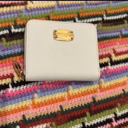 Michael Kors Small Zippy Wallet Classic White Leather Designer  As Is