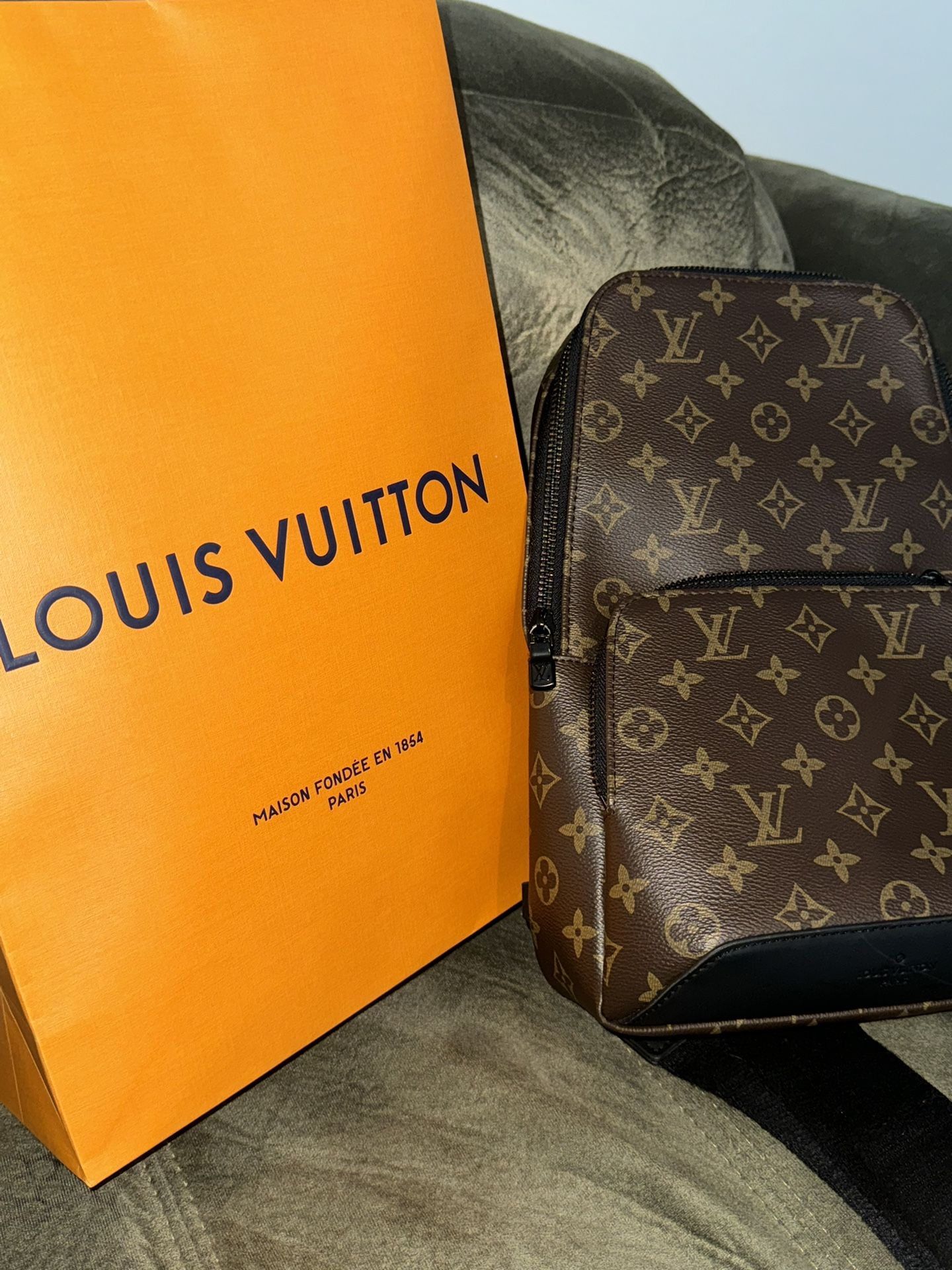 Louis Vuitton Avenue Sling Bag