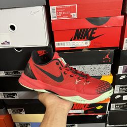 Kobe Venomenon 4 University Red size 9.5 USED But Clean