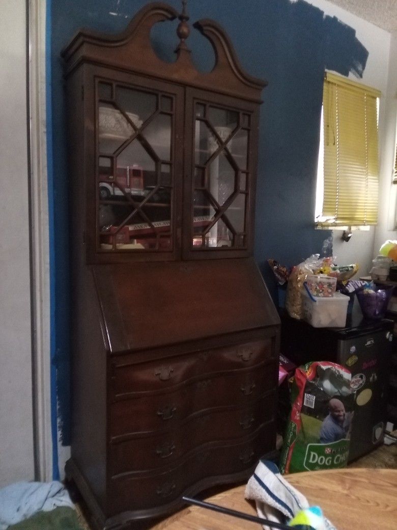 Decrstary Desckfour Drawers,One Pull Down and A hutch Cabnit