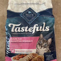 Blue Buffalo Tastefuls Cat Food, 10 lbs. 