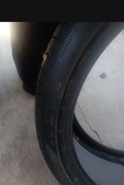 255/35/21 Pirelli Tesla tire