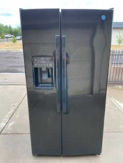 Refrigerator GE black