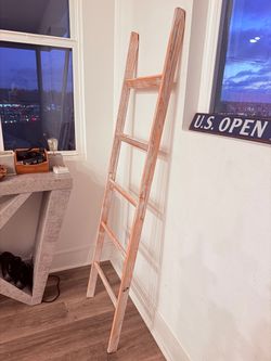 Wall Blanket Ladder (Distressed White)