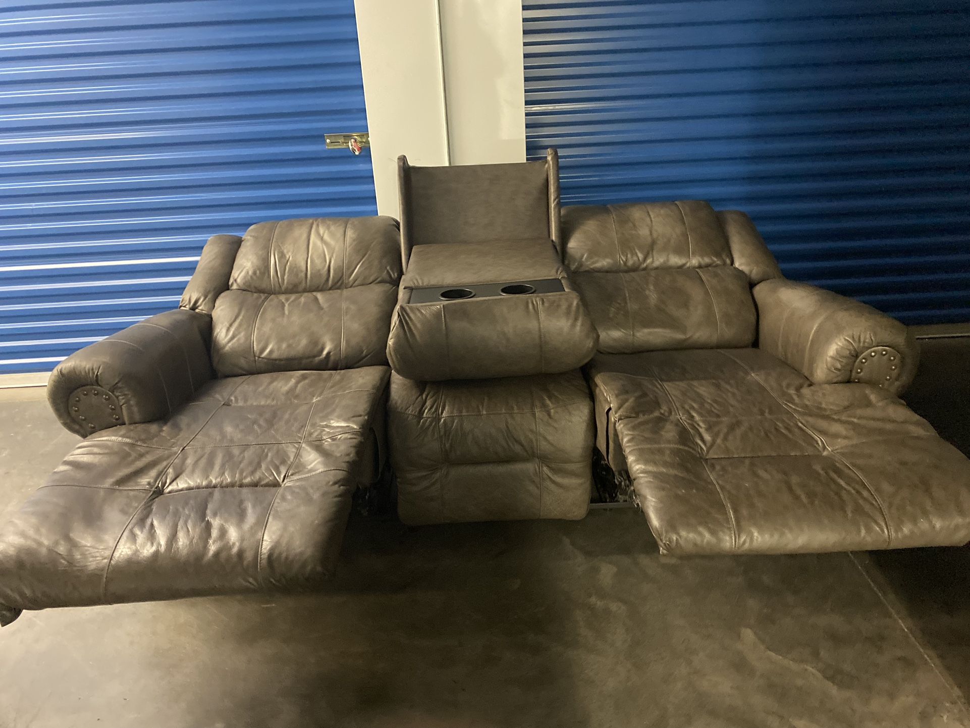 Comfortable Electric Recliner Couch (Free delivery)