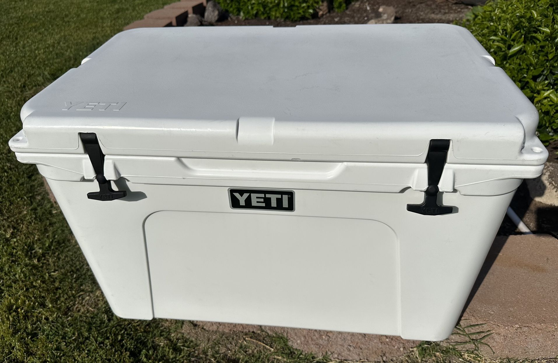 YETI Tundra Hard Shell Cooler, Ice Chest, Ice Box