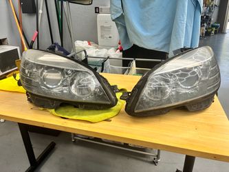 Headlights Mercedes C300 year 2011