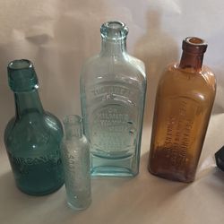 Antique bottle lot  (4)