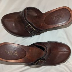 Women's Mia Clogs Size 9 Euc , Color Brown