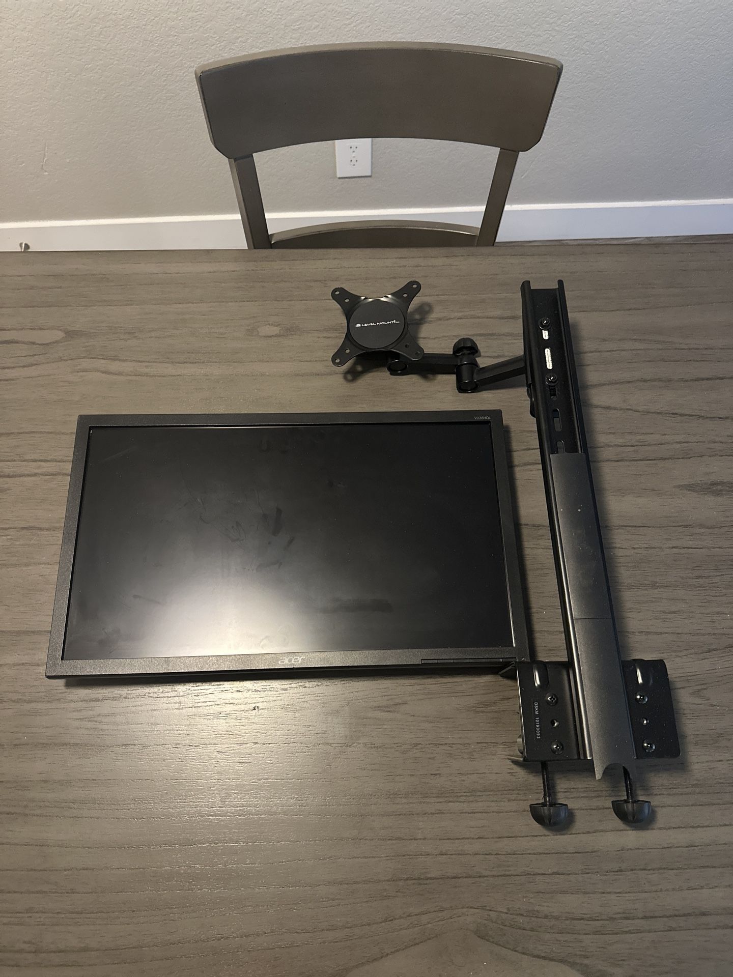 Acer V226HQL Monitor With Desk Arm