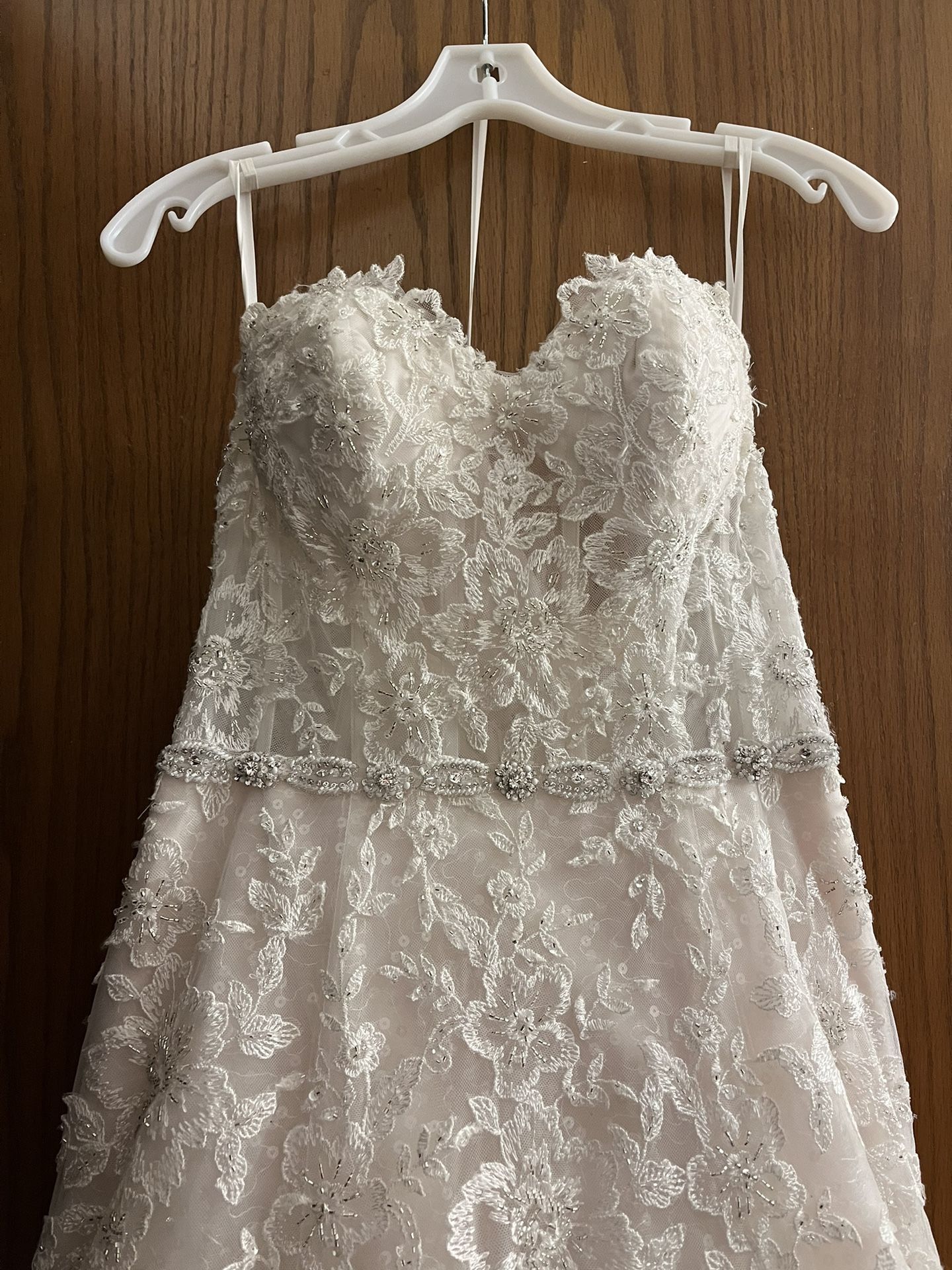 BRAND NEW WEDDING DRESS!!!