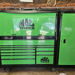 Mac toolbox with hutch and side locker