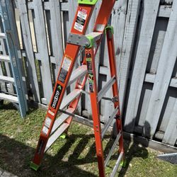 Cross Step 300 Lb Ladder (New)