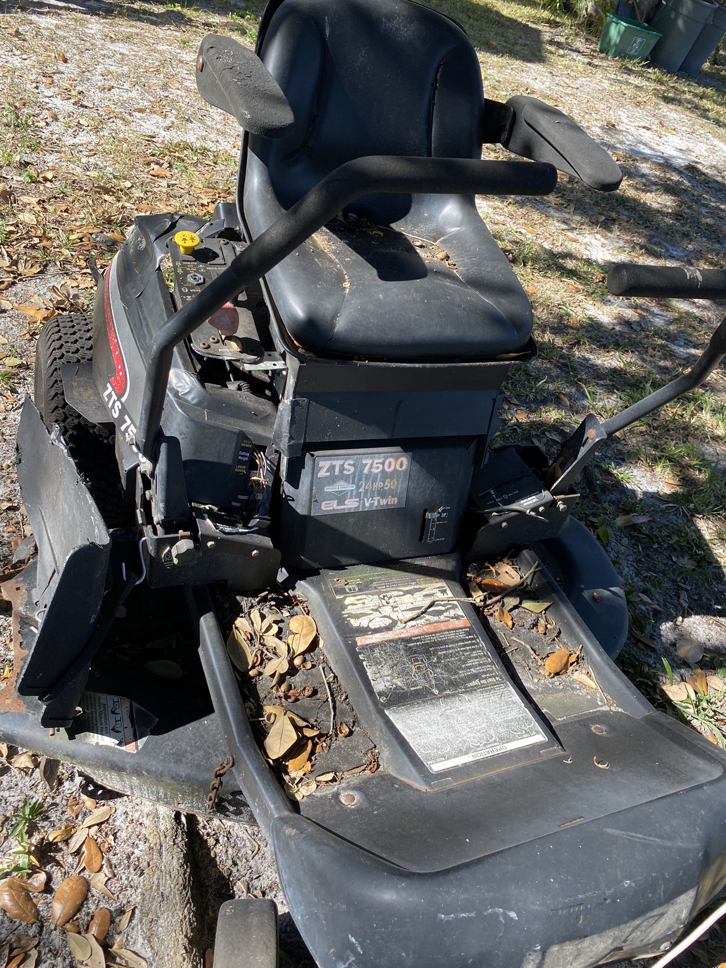 Commercial  Craftsman  Zts  7500  For Sale Riding Mower  Was Working But  Now It’s  Not  I Don’t Why $300  24v Twin  Hp  50 Cut Need  A Battery  Obo  