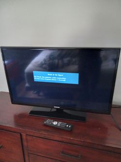 32" Samsung TV with Remote