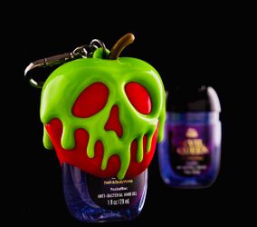 Exclusive Limited Edition!©️Disney Villains BATH & BODY WORKS💚☠️🍎 EVIL QUEEN POISON APPLE🍎☠️💚Glow-the-dark Pocketbac Holder