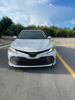 2018 Toyota Camry XLE clean title
